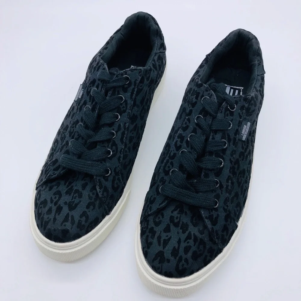 LONDON UNDERGROUND WOMENS BLACK SNEAKERS SIZE 9.5M